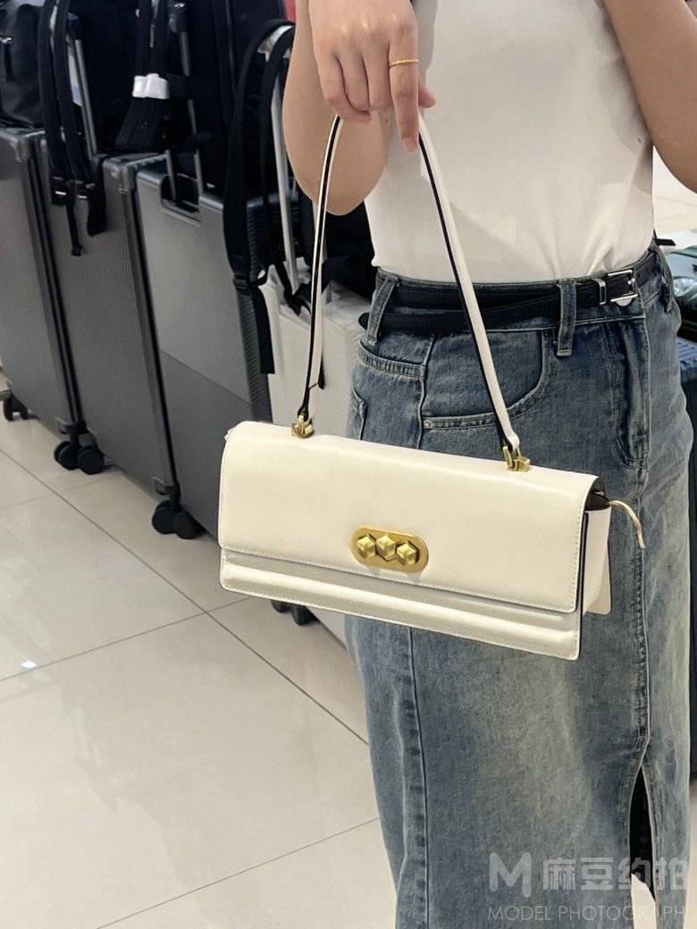 黑白模特