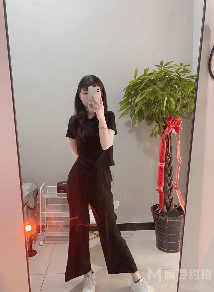 黑白模特