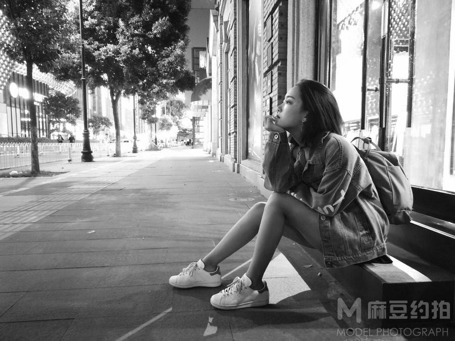 情绪模特