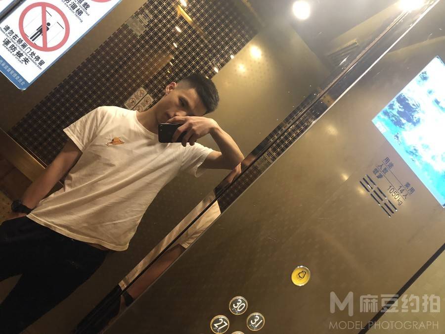 黑白模特
