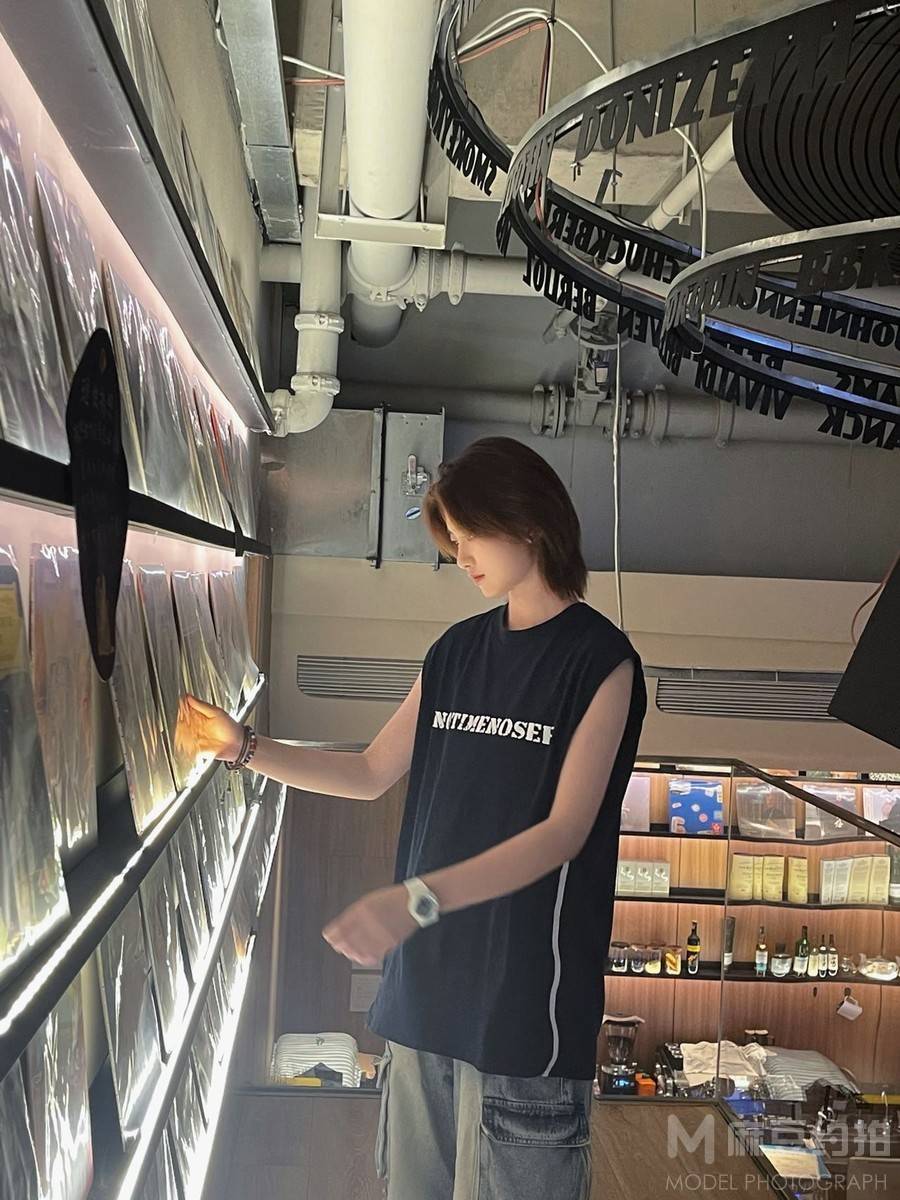 情绪模特