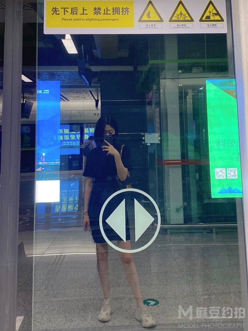 黑白模特