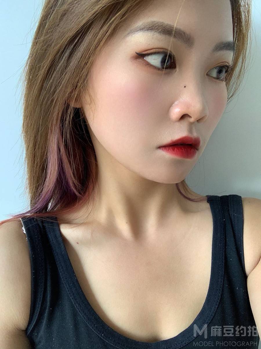 情绪模特