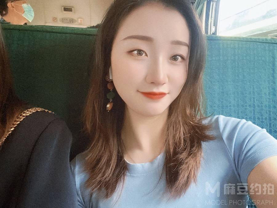 黑白模特