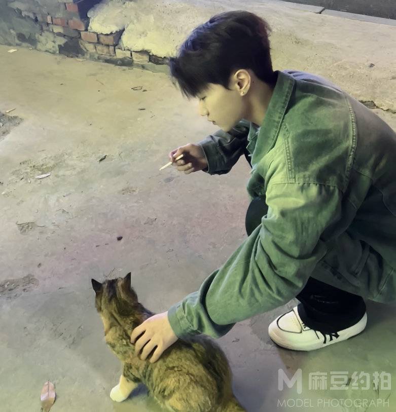 情绪模特