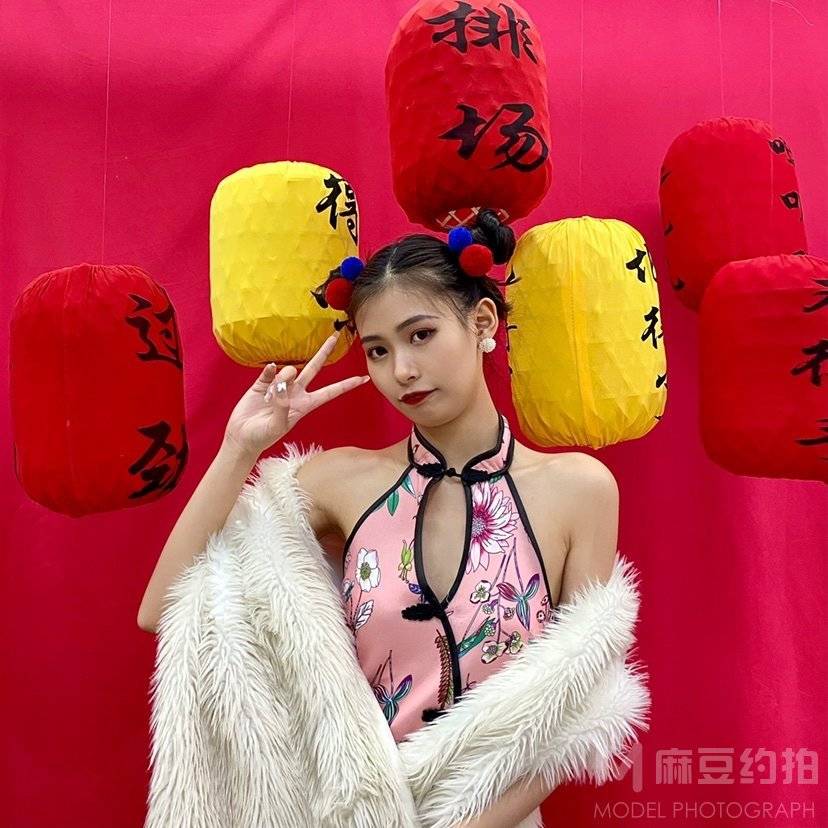 情绪模特
