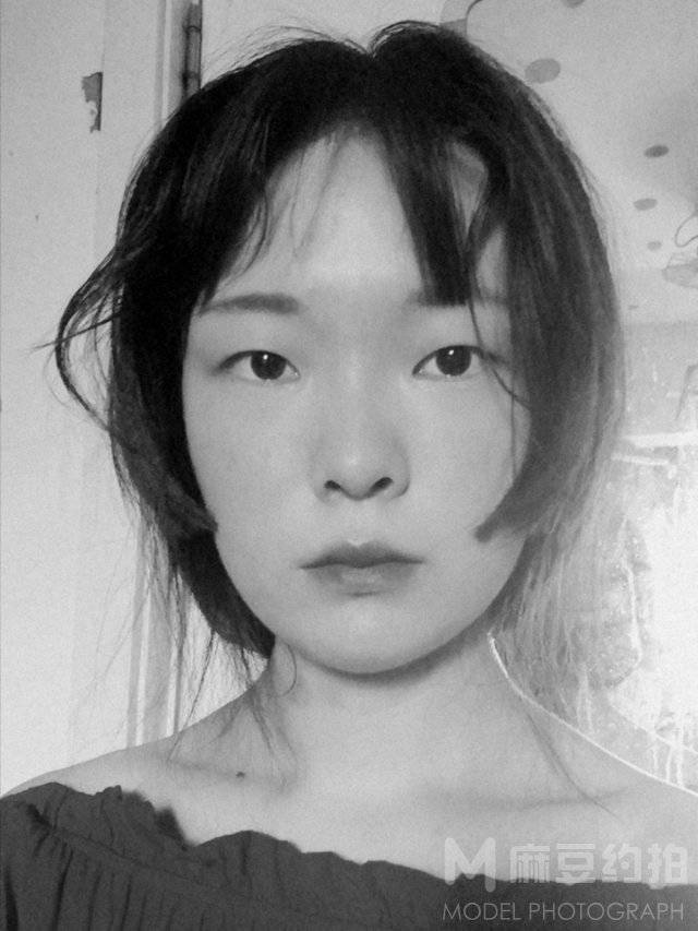 黑白模特