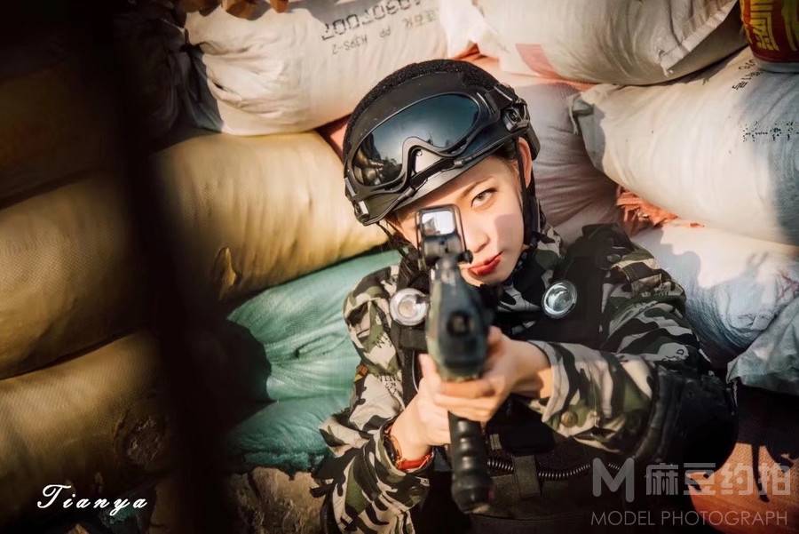 情绪模特