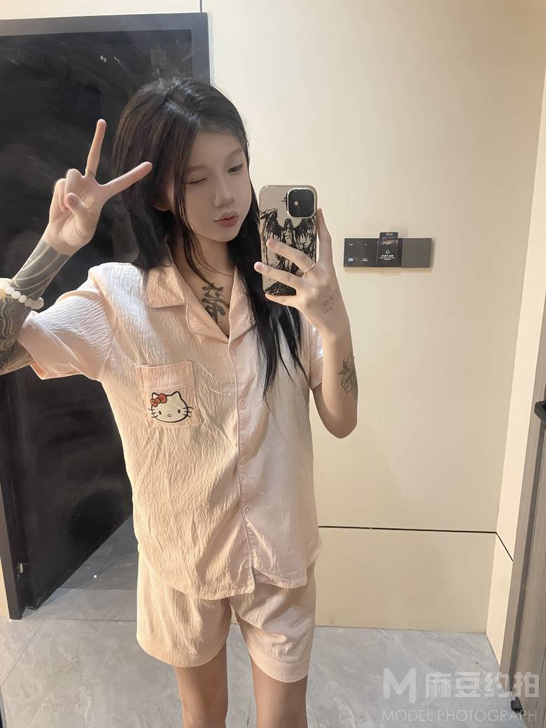 黑白模特