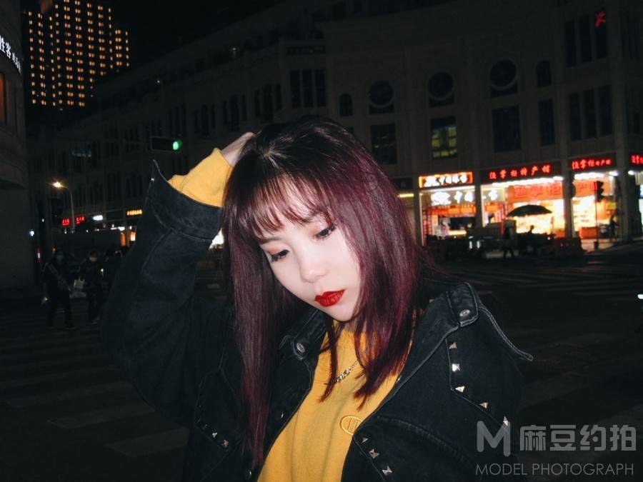 情绪模特