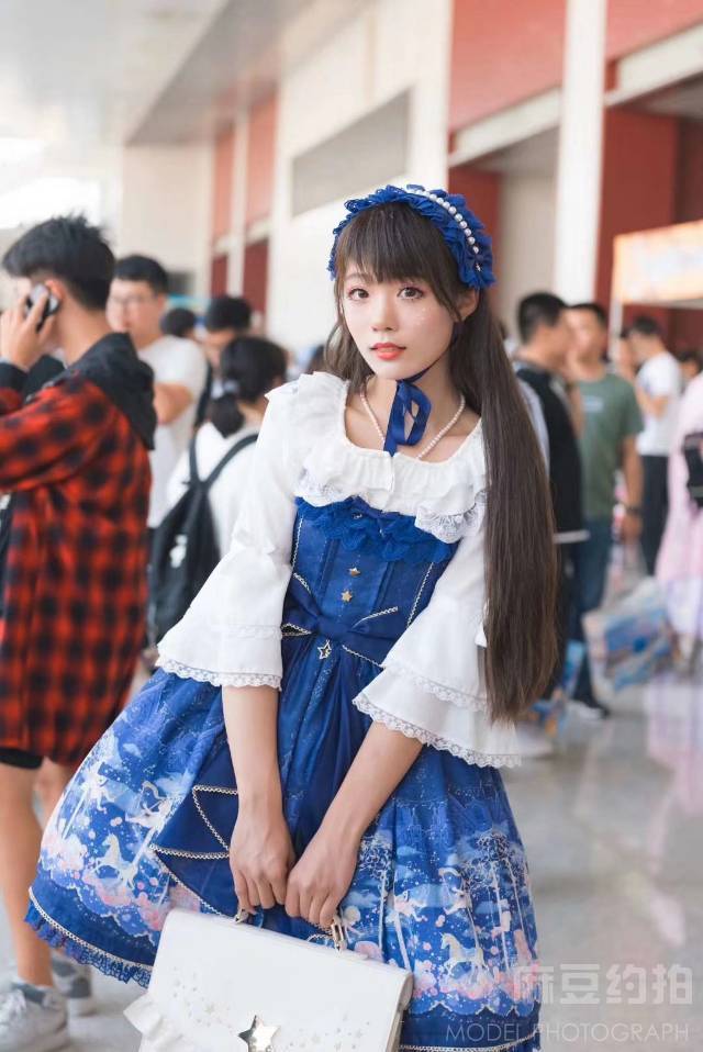 校园模特