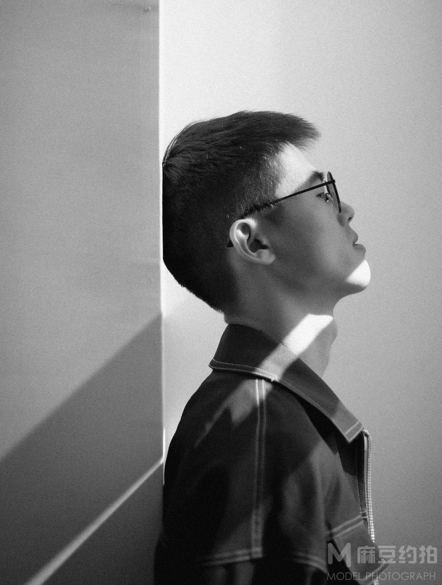 黑白模特