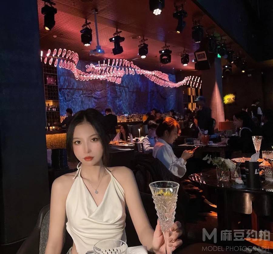 黑白模特