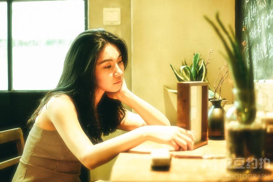 情绪模特