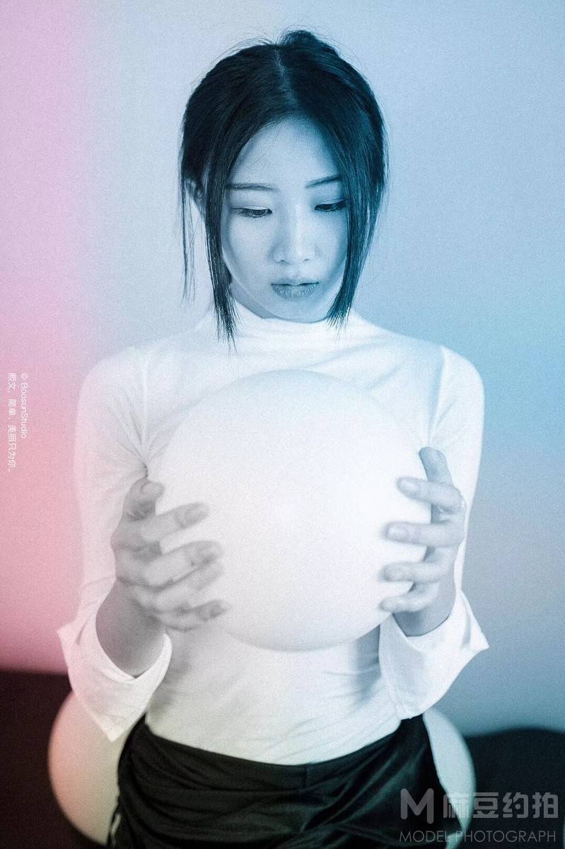 情绪模特