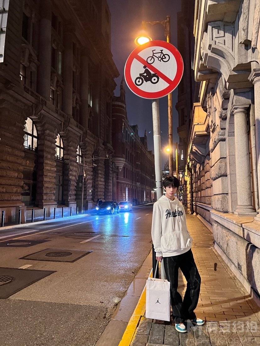 校园模特
