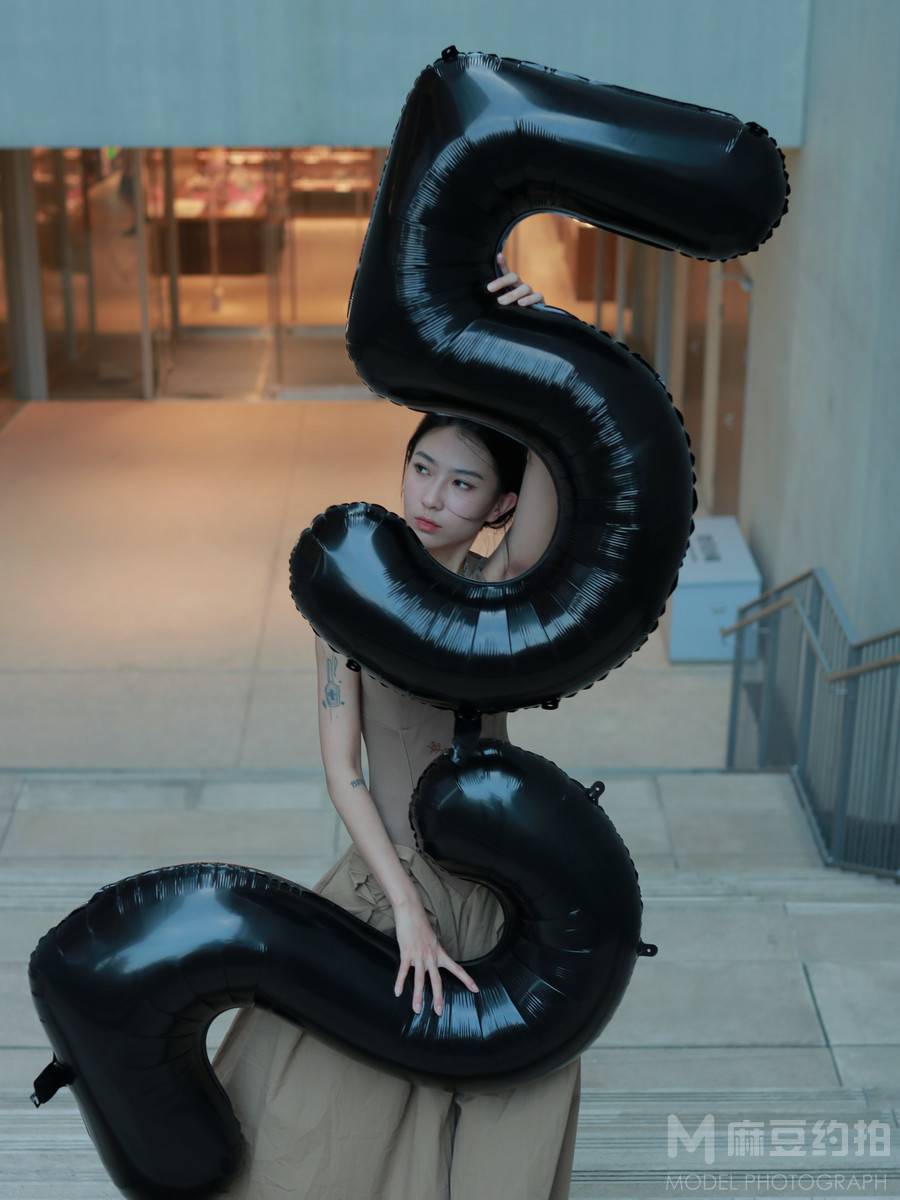 情绪模特