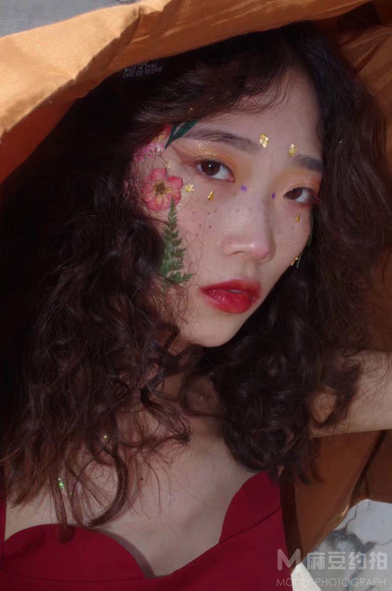 情绪模特