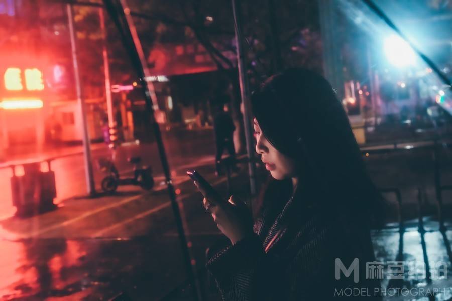 情绪模特