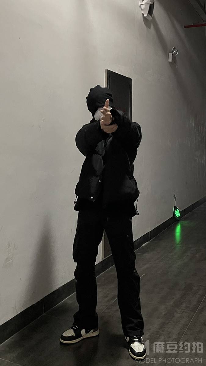 黑白模特