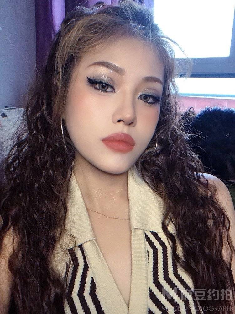 妆容模特
