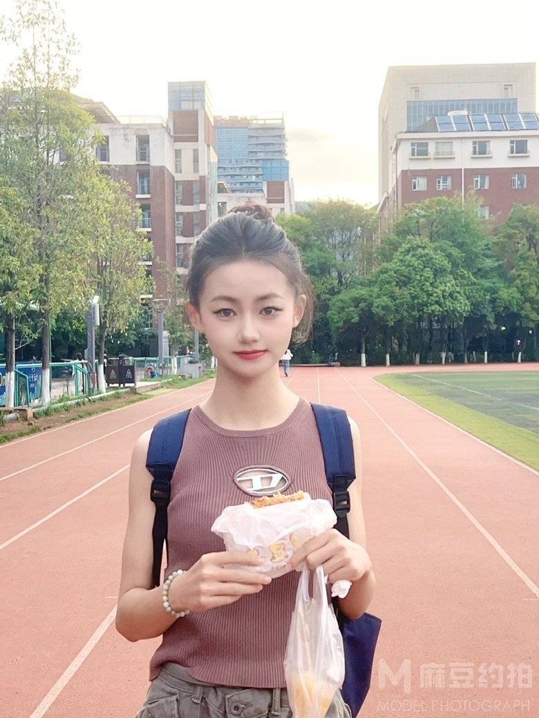 校园模特