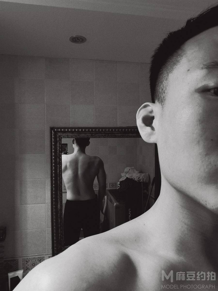 黑白模特