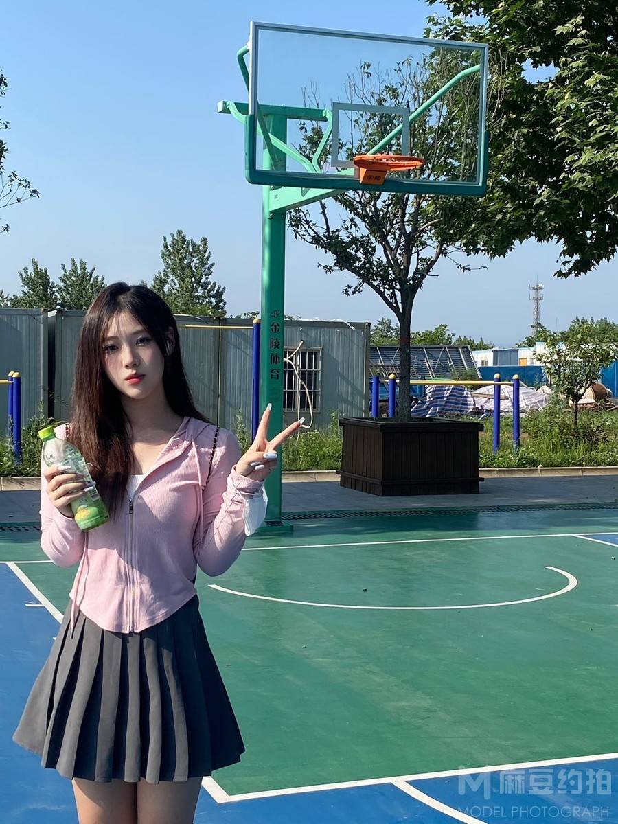 校园模特