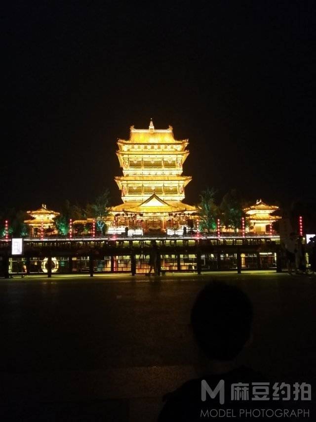 夜景模特
