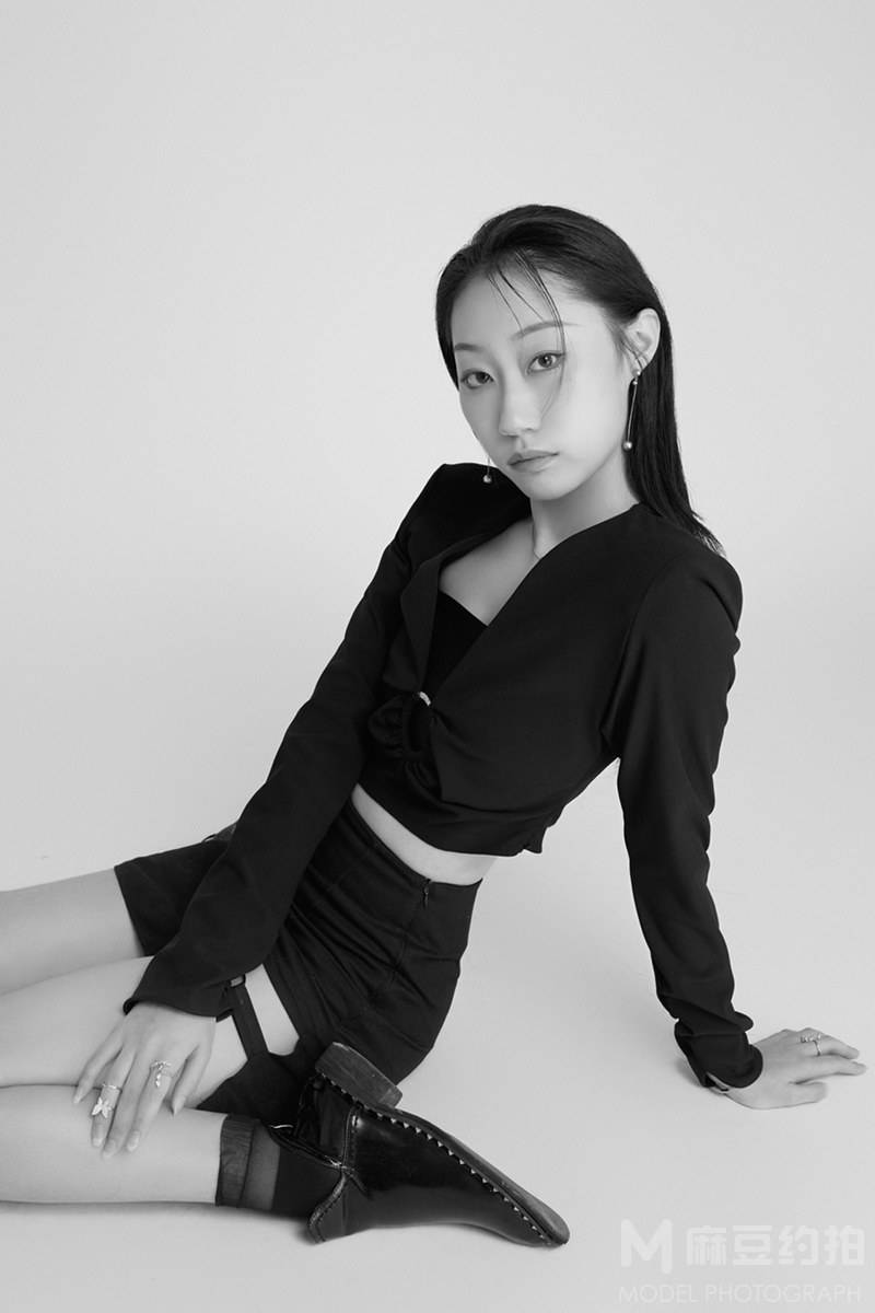 黑白模特