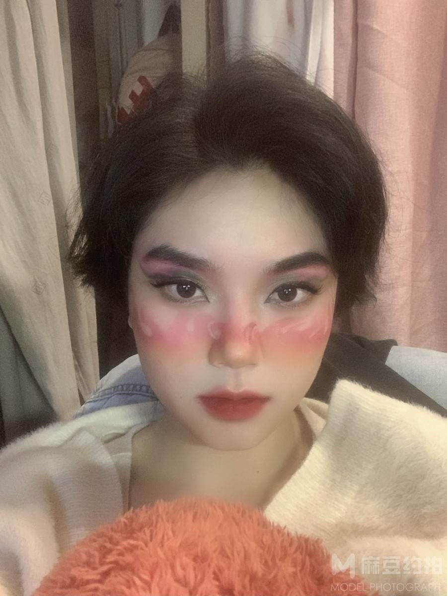 妆容模特