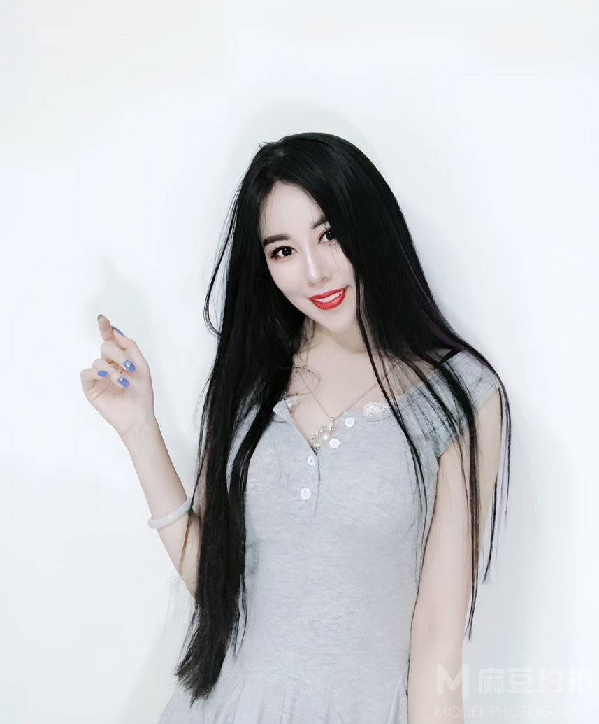 宝丽来模特