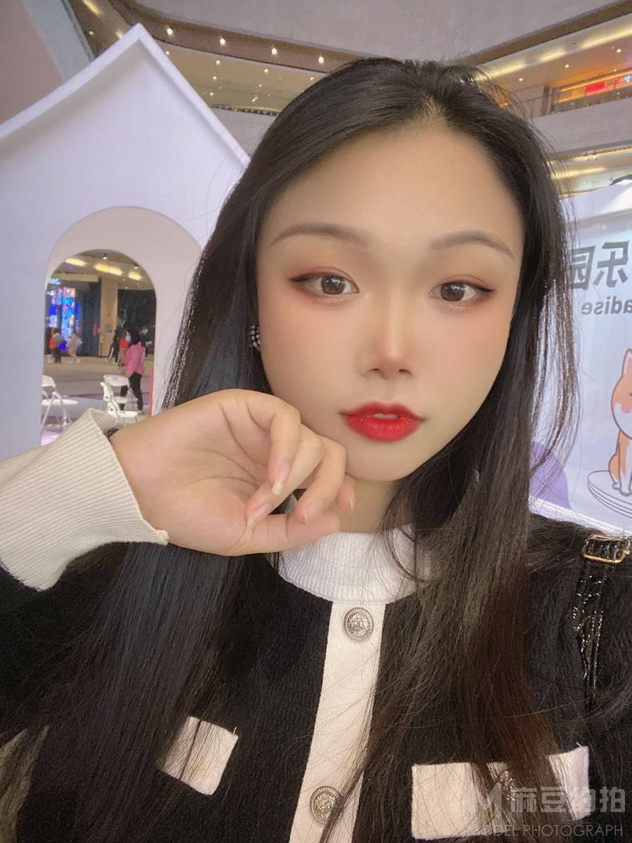 情绪模特