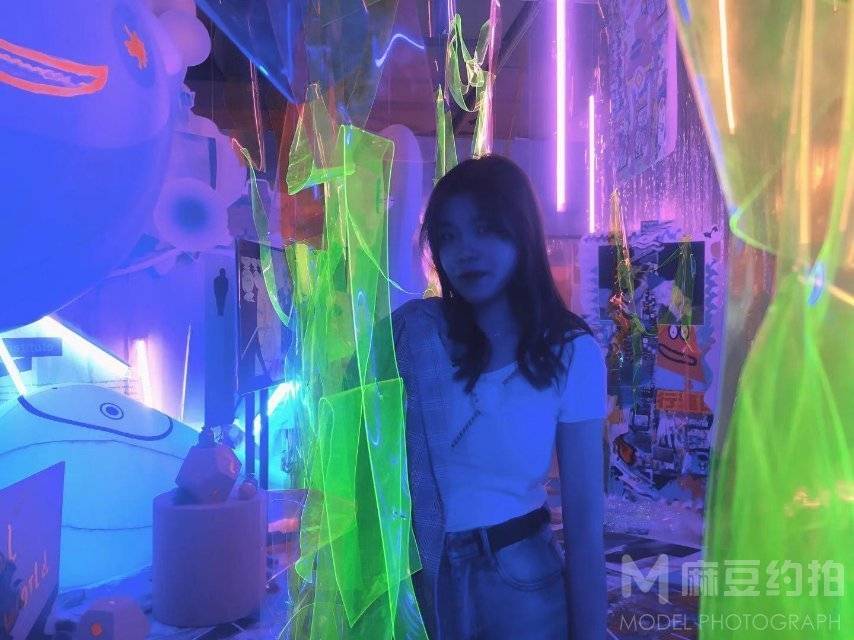 情绪模特