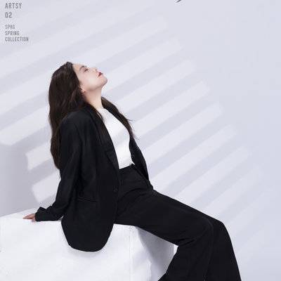 黑白模特