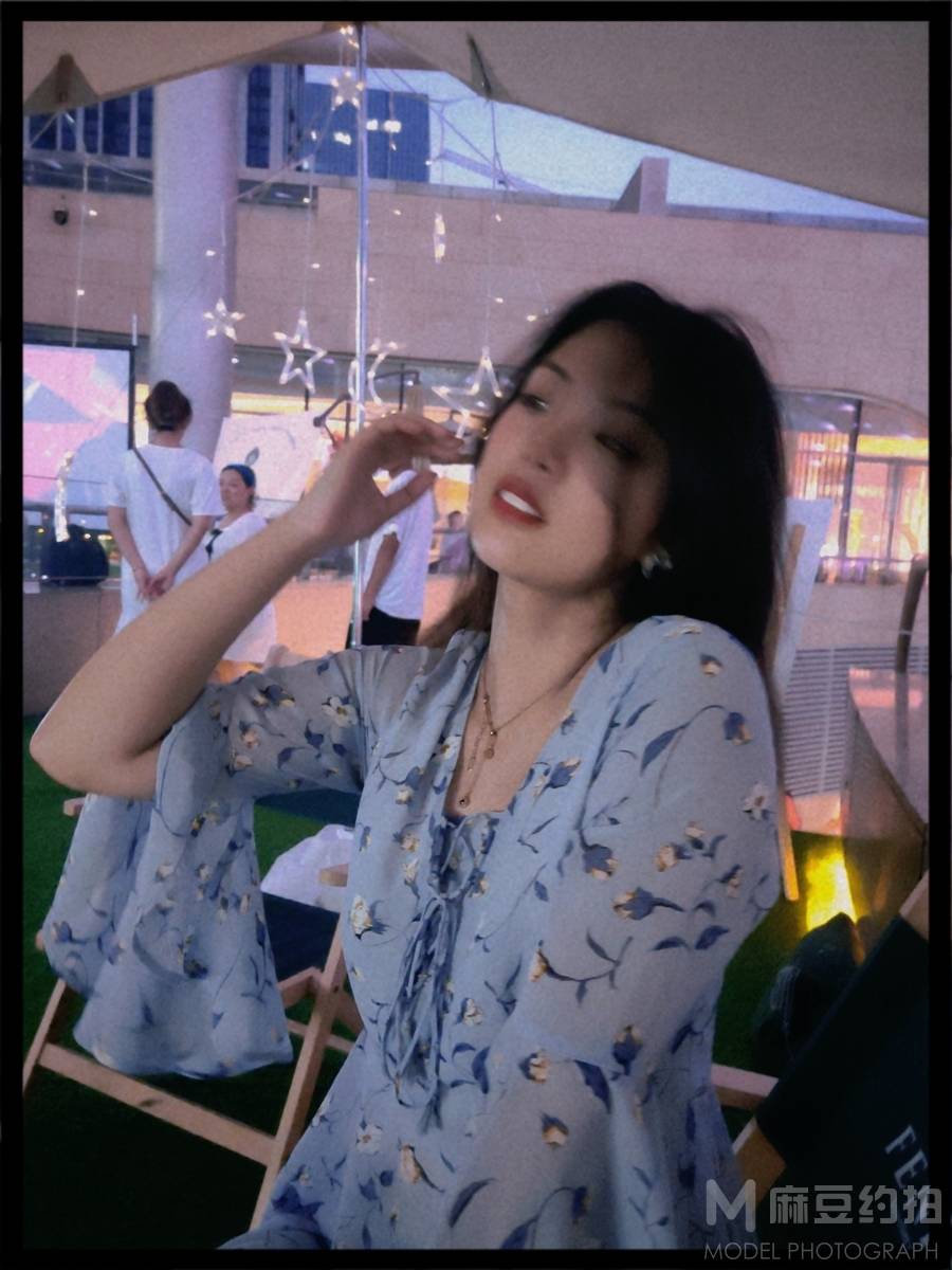 情绪模特