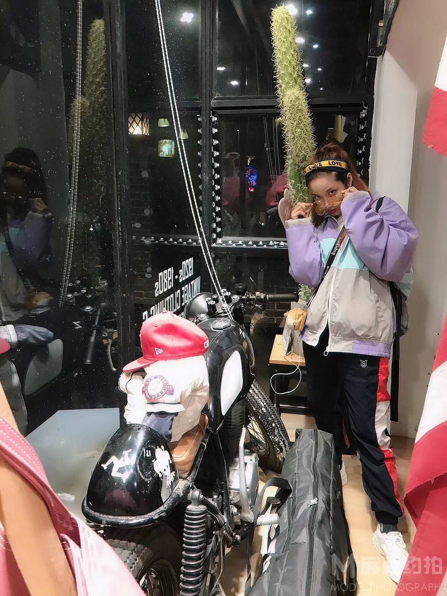 情绪模特