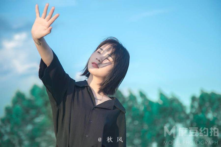 情绪模特
