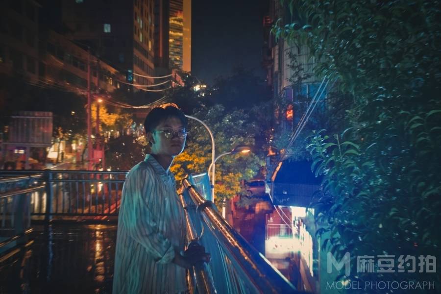 情绪模特