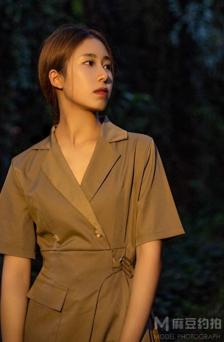 情绪模特