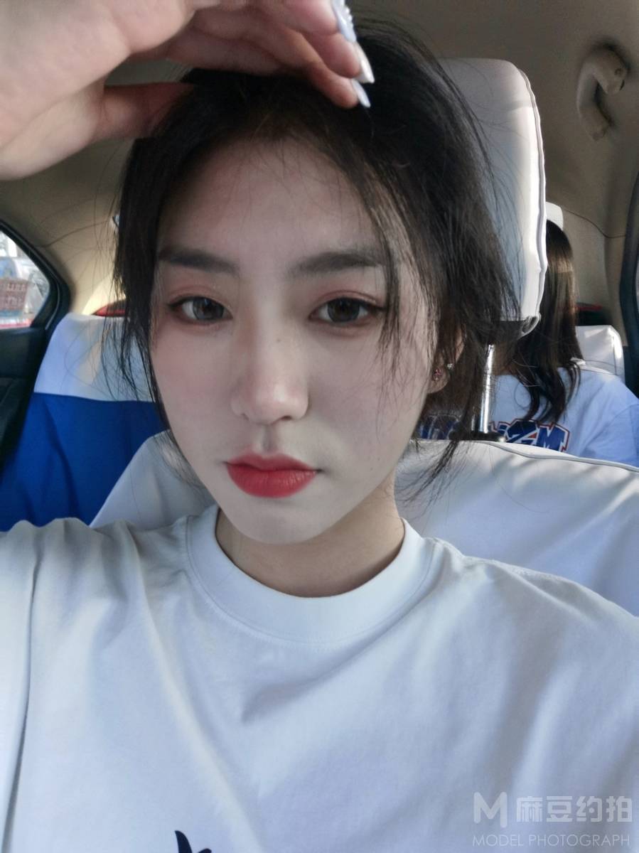 黑白模特