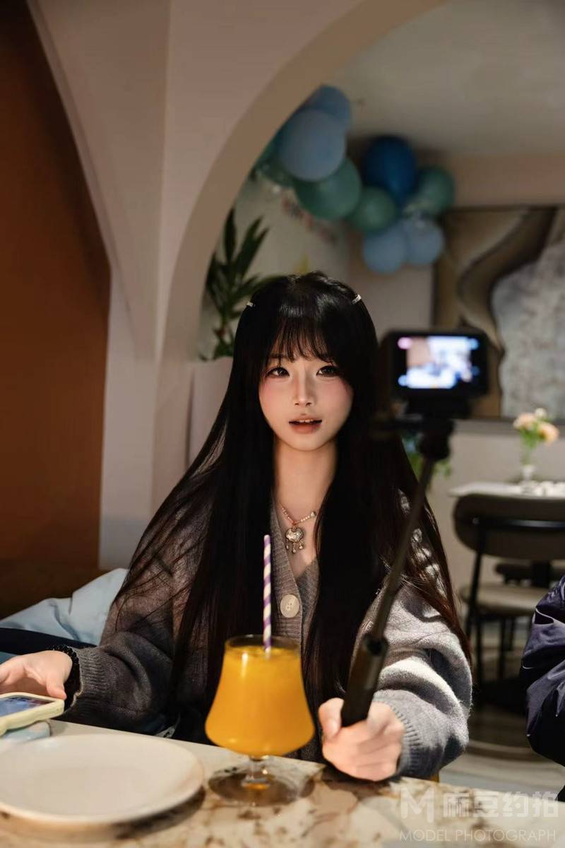 情绪模特