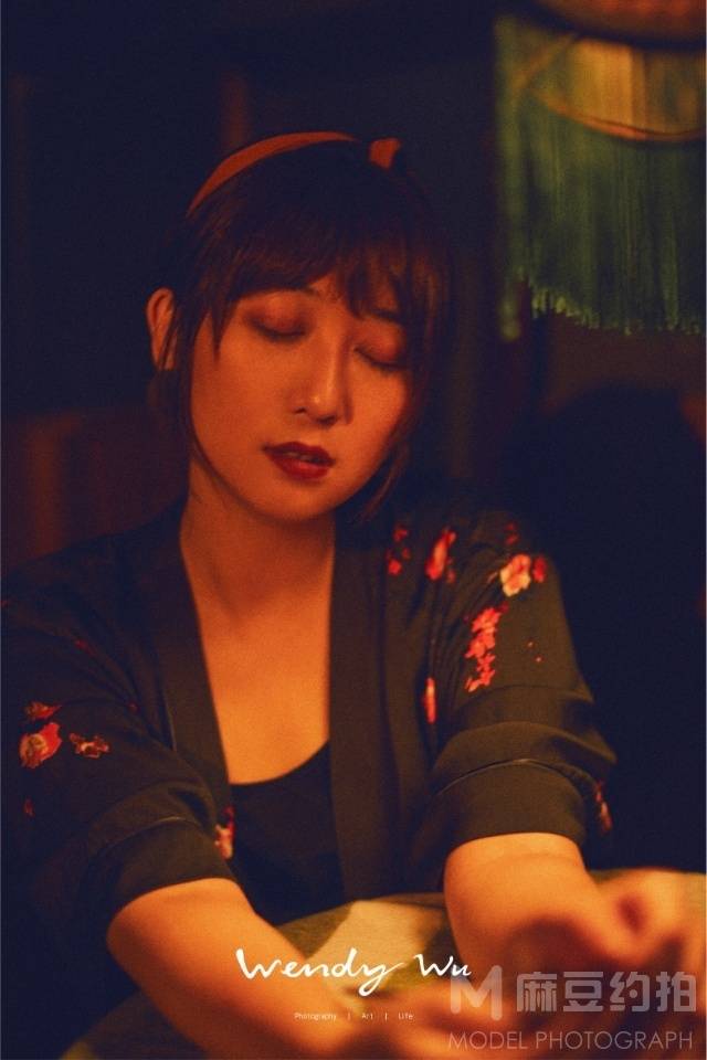 情绪模特