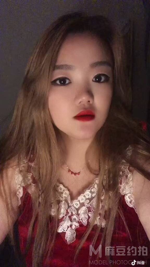 黑白模特