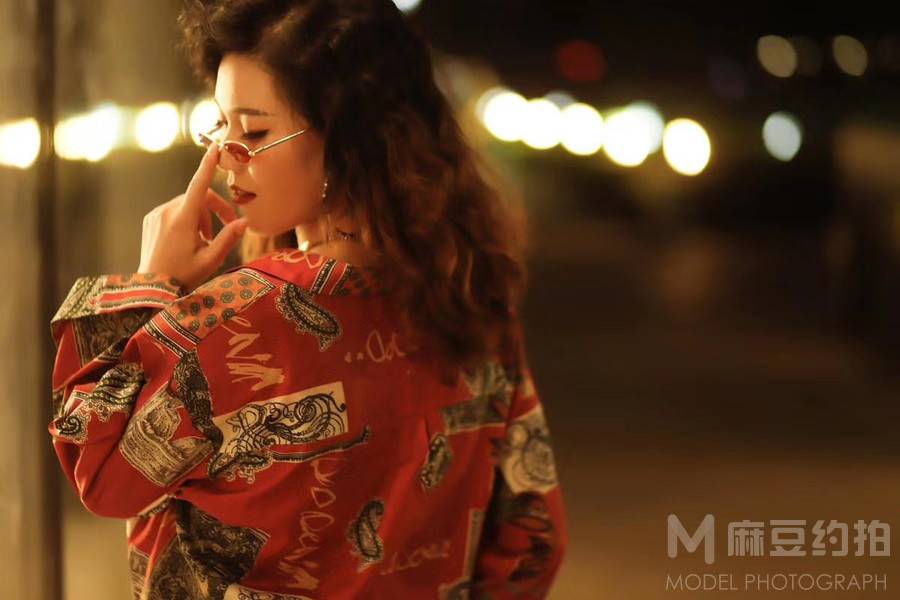 情绪模特