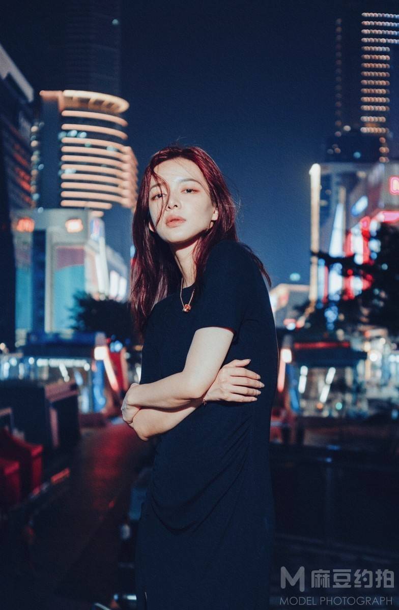 情绪模特