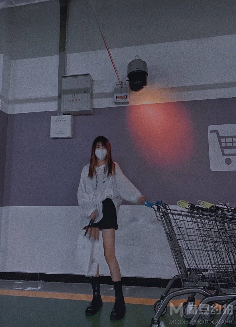 情绪模特