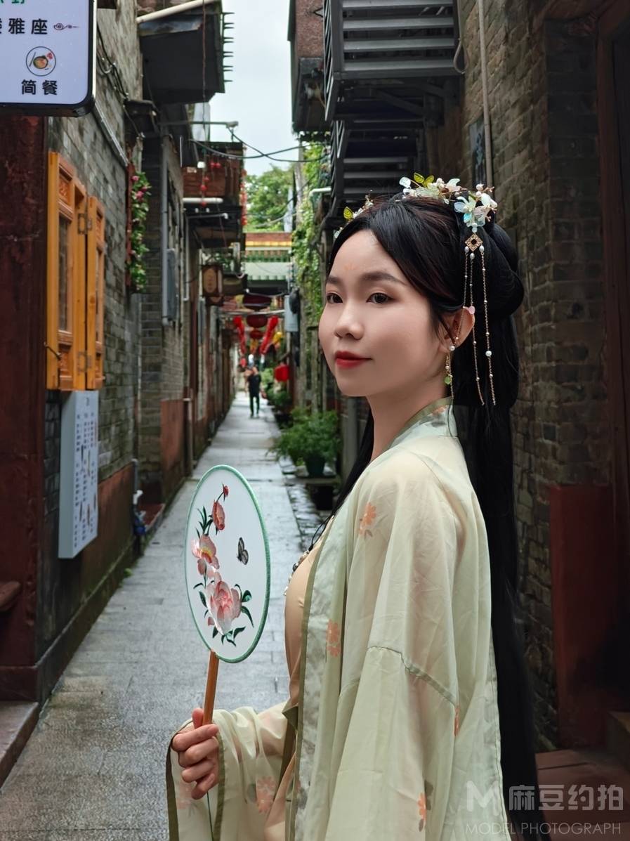 汉服模特