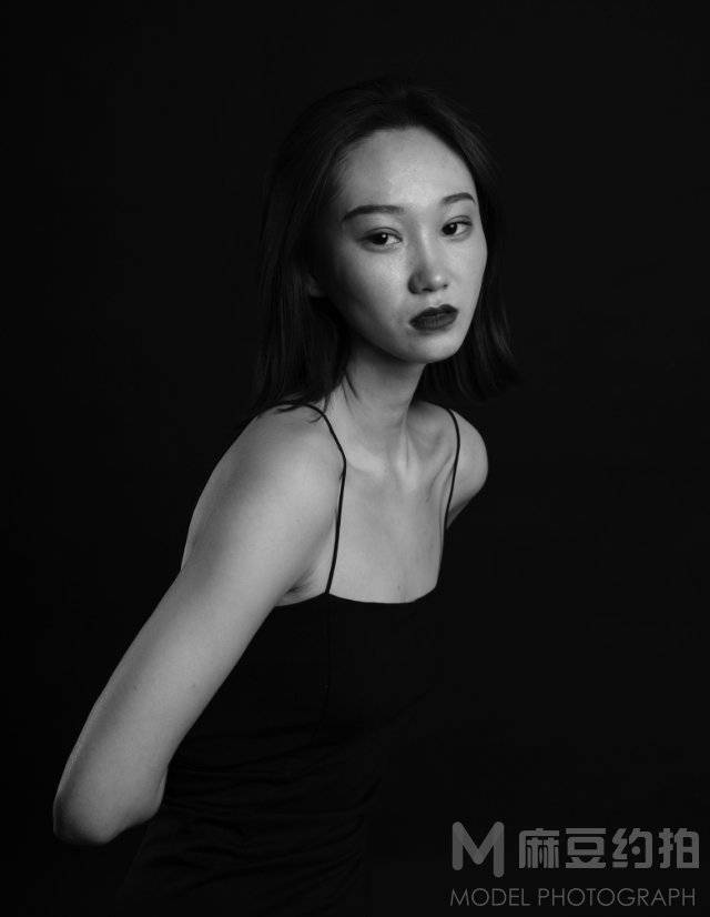 黑白模特