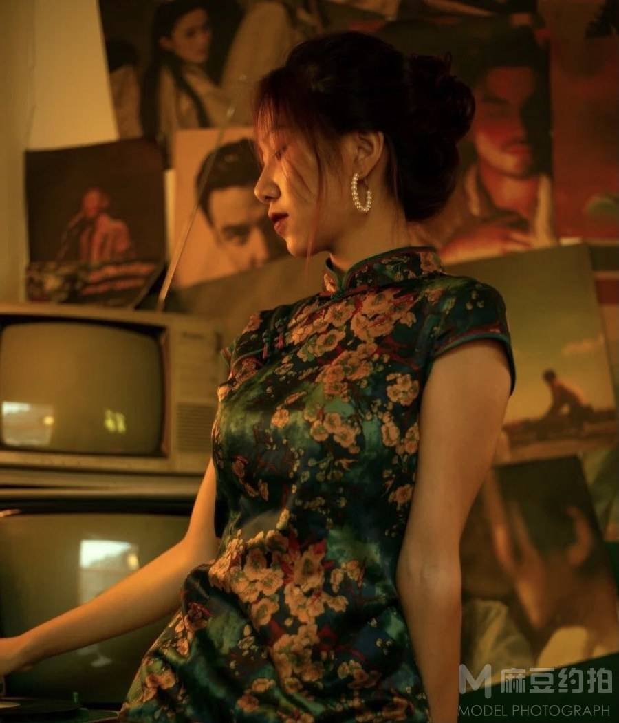 情绪模特